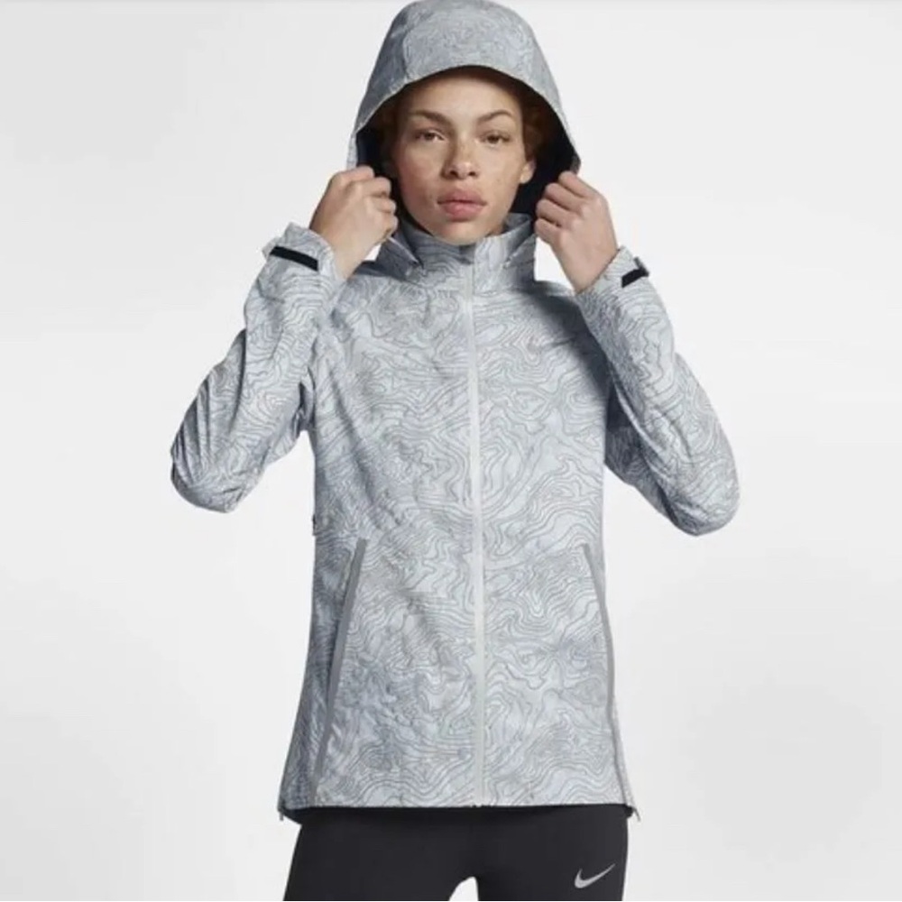 Nike women’s Running Jacket Zonal AeroShield Solstice in Cool Grey Size Small